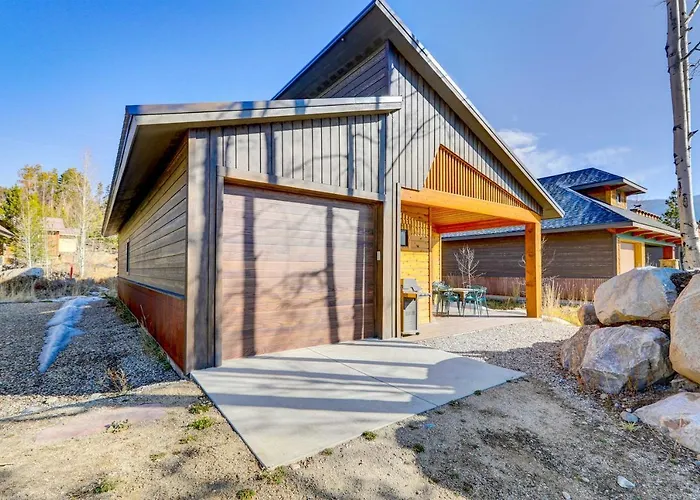 Fireplace & Deck: Modern Cabin In Grand Lake!
