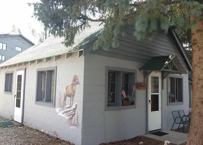 Lone Pine Cabins
